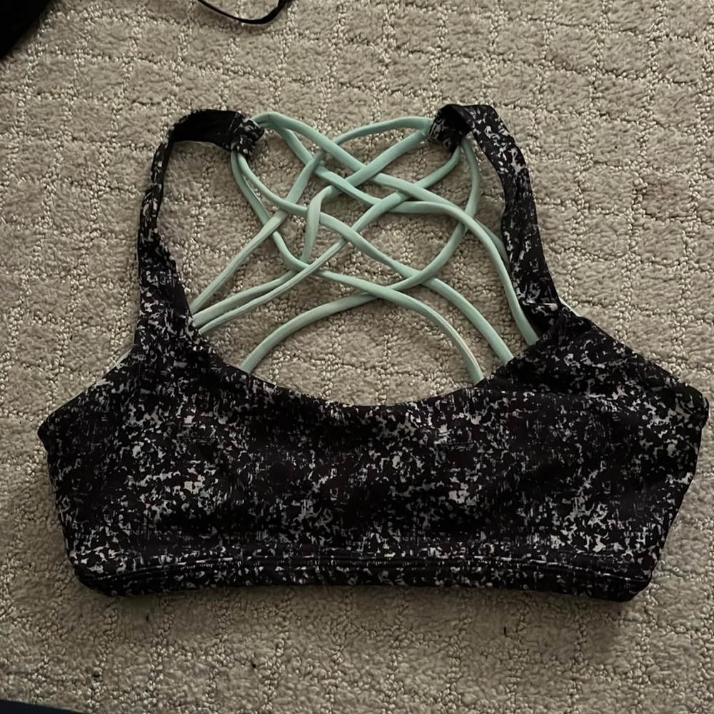 Lululemon sports bra